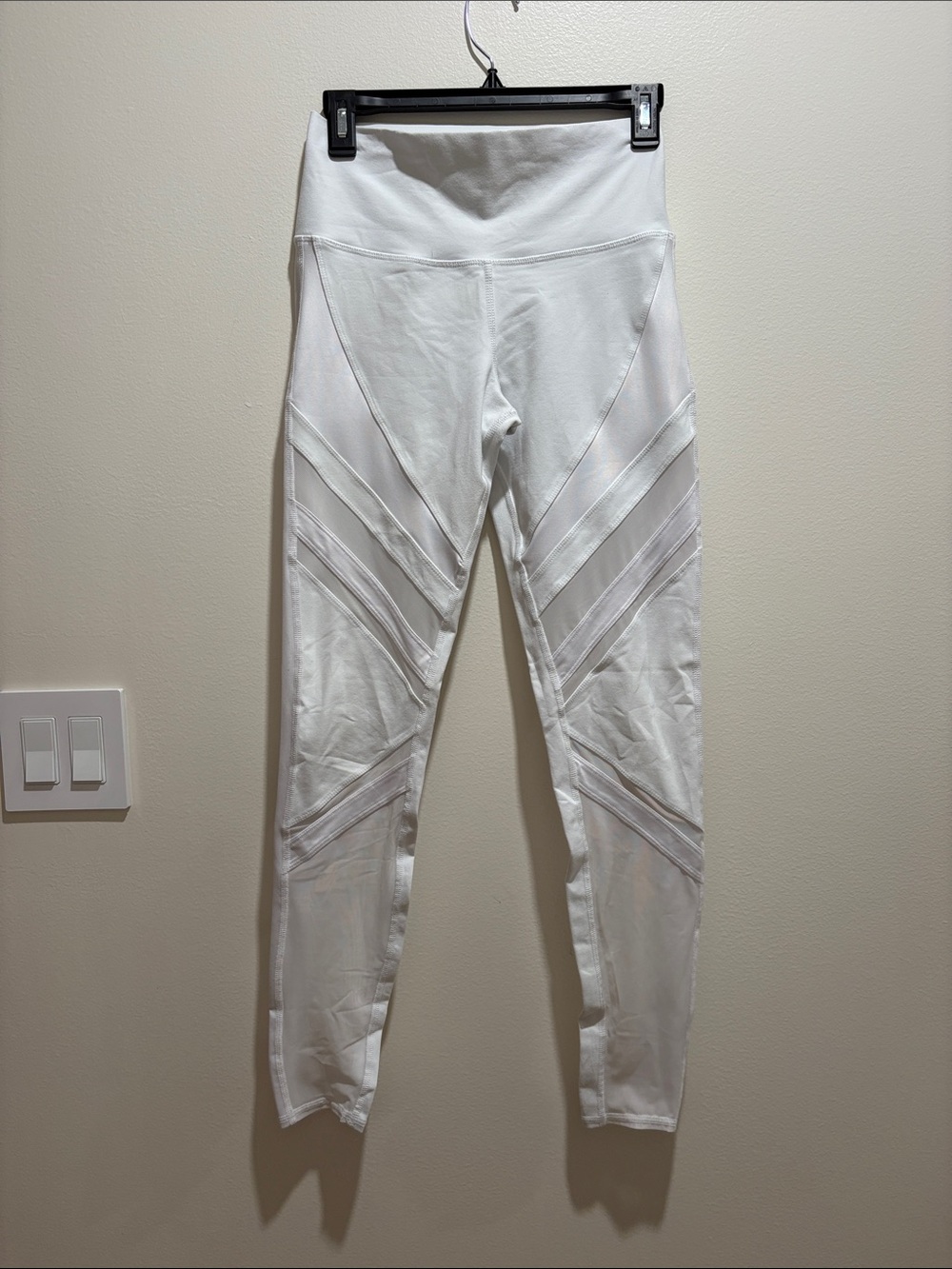 ALO Yoga White Medium Athletic Leggings